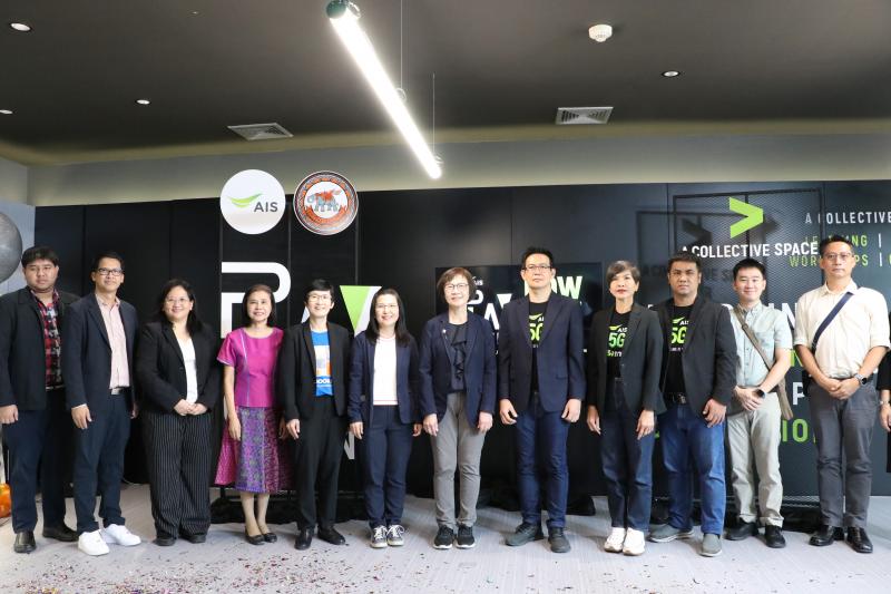 รศ.ดร.วัชรินทร์ จินต์วุฒิ เข้าร่วมพิธีเปิดงาน Grand Opening AIS Playground Learning Space @ NU Library 