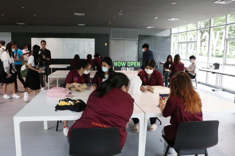 รศ.ดร.วัชรินทร์ จินต์วุฒิ เข้าร่วมพิธีเปิดงาน Grand Opening AIS Playground Learning Space @ NU Library 