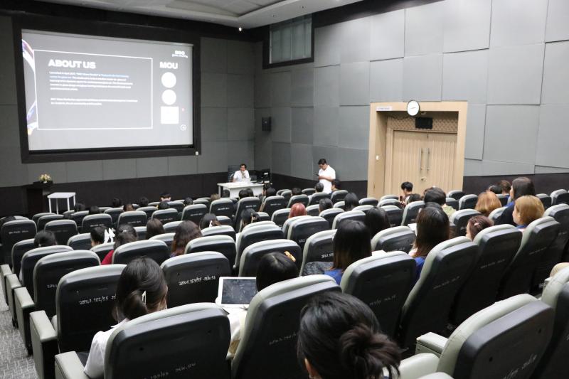 สร้างสรรค์ศิลปะแก้ว BGC Glass Studio on Tour  โดยศิลปิน BGC Glass Studio