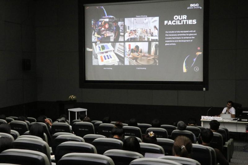 สร้างสรรค์ศิลปะแก้ว BGC Glass Studio on Tour  โดยศิลปิน BGC Glass Studio