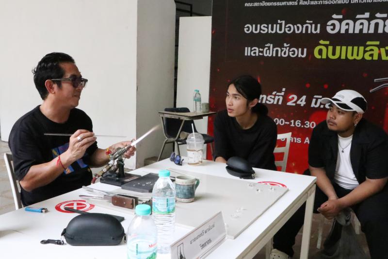สร้างสรรค์ศิลปะแก้ว BGC Glass Studio on Tour  โดยศิลปิน BGC Glass Studio
