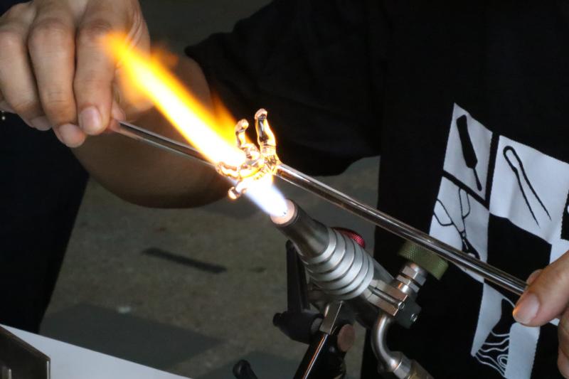 สร้างสรรค์ศิลปะแก้ว BGC Glass Studio on Tour  โดยศิลปิน BGC Glass Studio