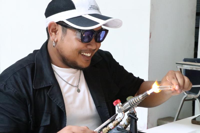 สร้างสรรค์ศิลปะแก้ว BGC Glass Studio on Tour  โดยศิลปิน BGC Glass Studio