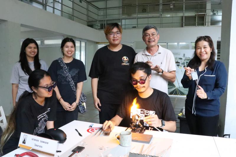 สร้างสรรค์ศิลปะแก้ว BGC Glass Studio on Tour  โดยศิลปิน BGC Glass Studio