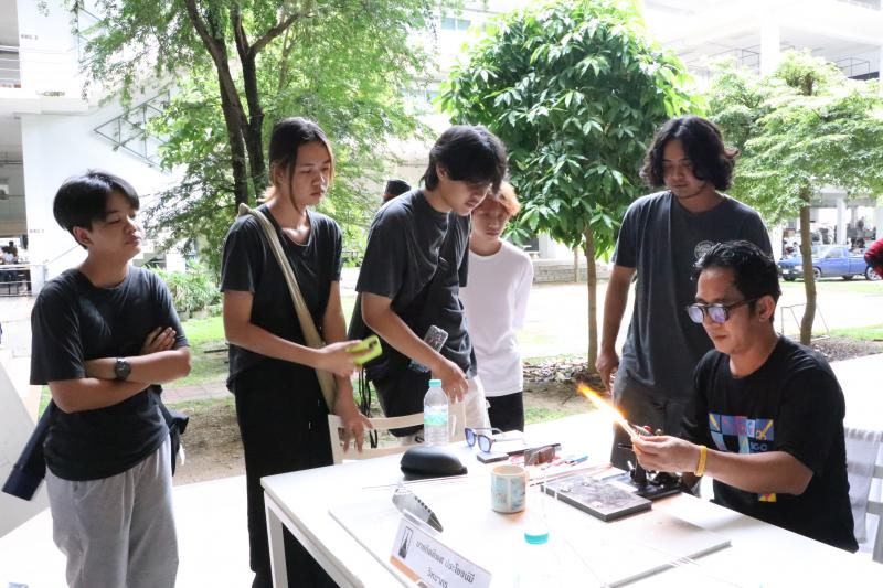 สร้างสรรค์ศิลปะแก้ว BGC Glass Studio on Tour  โดยศิลปิน BGC Glass Studio