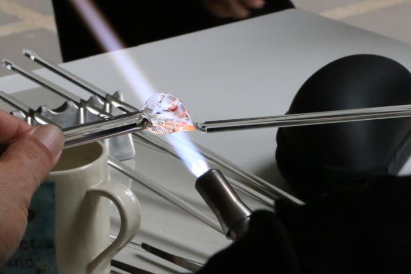 สร้างสรรค์ศิลปะแก้ว BGC Glass Studio on Tour  โดยศิลปิน BGC Glass Studio