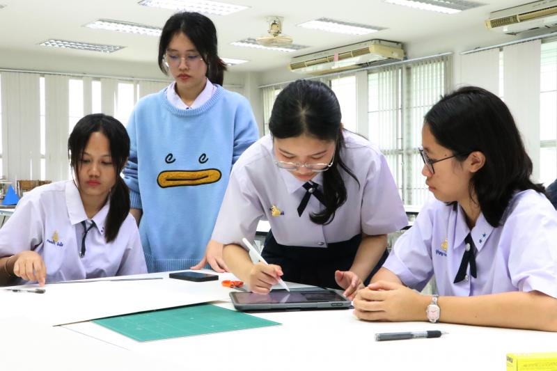 คณะสถาปัตย์ฯ ฝึกษะการออกแบบด้านสถาปัตยกรรมให้กับนักเรียนมัธยมศึกษาปีที่5 โรงเรียนมัธยมสาธิตมหาวิทยาลัยนเรศวร 
