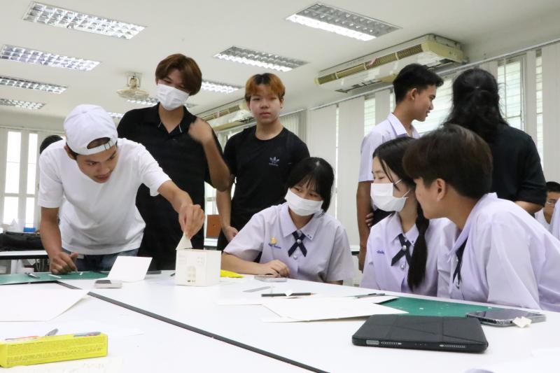 คณะสถาปัตย์ฯ ฝึกษะการออกแบบด้านสถาปัตยกรรมให้กับนักเรียนมัธยมศึกษาปีที่5 โรงเรียนมัธยมสาธิตมหาวิทยาลัยนเรศวร 