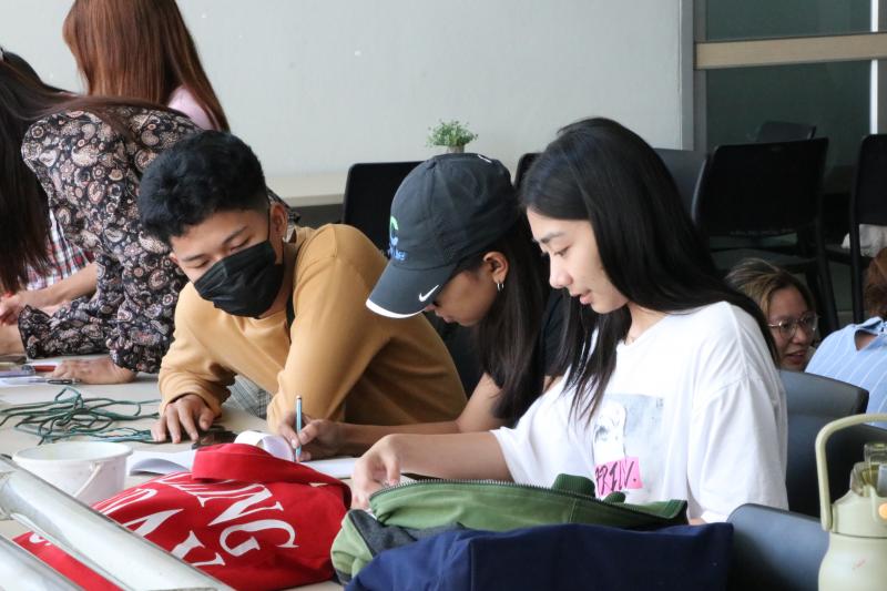 กิจกรรม UOB Art Roadshow :15th UOB Painting of the year 2024 