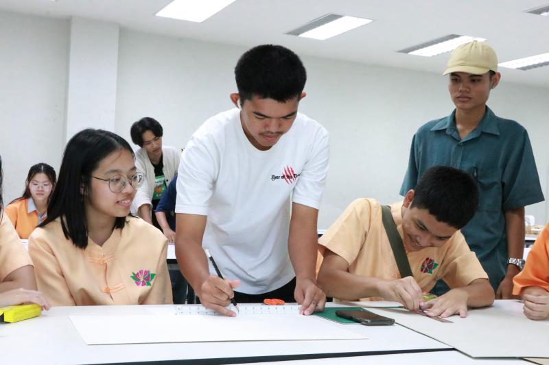 การทำ Model งานด้านสถาปัตยกรรมอย่างง่าย ของนักเรียน ม.5 โรงเรียนมัธยมสาธิตม.นเรศวร