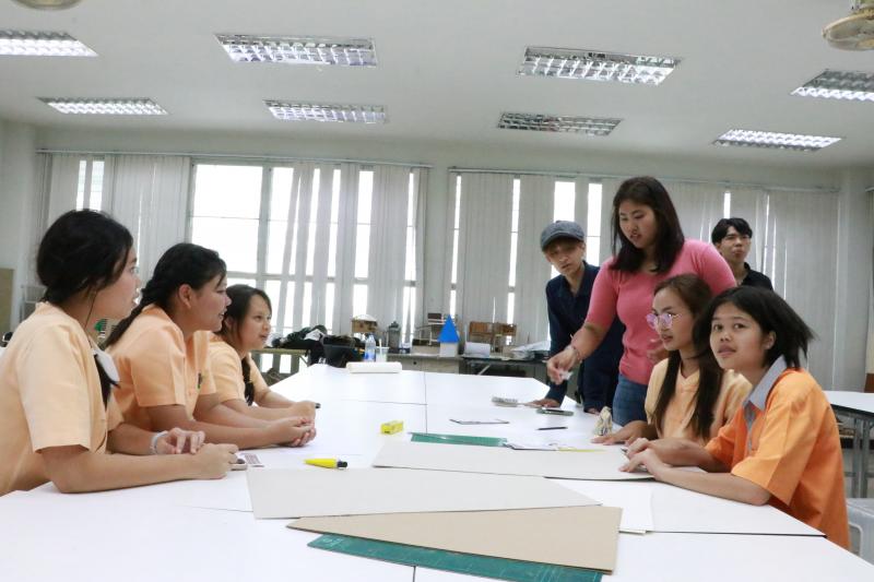 การทำ Model งานด้านสถาปัตยกรรมอย่างง่าย ของนักเรียน ม.5 โรงเรียนมัธยมสาธิตม.นเรศวร
