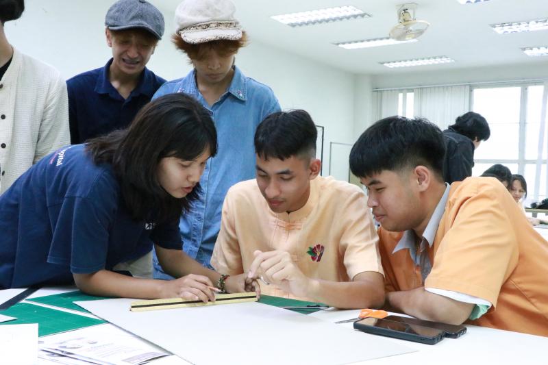 การทำ Model งานด้านสถาปัตยกรรมอย่างง่าย ของนักเรียน ม.5 โรงเรียนมัธยมสาธิตม.นเรศวร