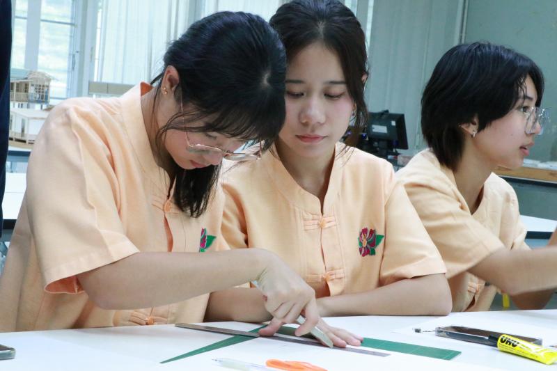 การทำ Model งานด้านสถาปัตยกรรมอย่างง่าย ของนักเรียน ม.5 โรงเรียนมัธยมสาธิตม.นเรศวร
