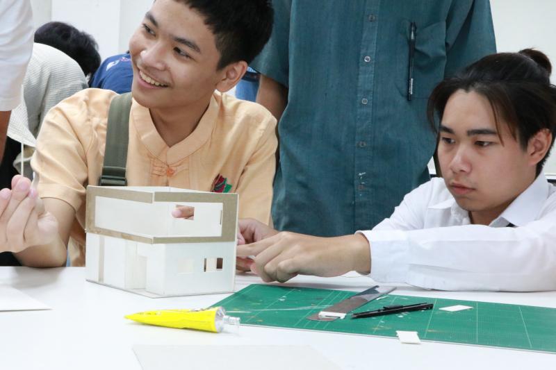 การทำ Model งานด้านสถาปัตยกรรมอย่างง่าย ของนักเรียน ม.5 โรงเรียนมัธยมสาธิตม.นเรศวร