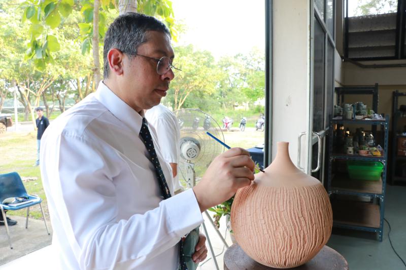  “ปั้น ดิน อวด ดี” ครั้งที่ 3.1  นิทรรศการแสดงผลงานเครื่องเคลือบดินเผา