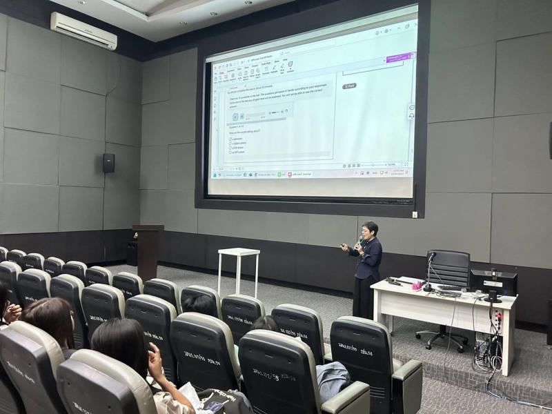โครงการอบรมให้ความรู้เกี่ยวกับการเข้าตรวจสอบภาษาอังกฤษสำหรับนิสิตชั้นปีที่ 1และ2
