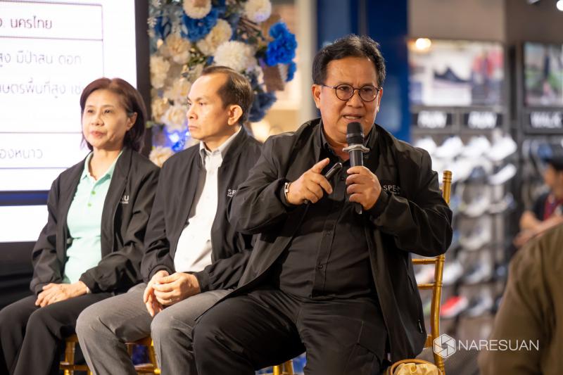 ร.ดร.จิรวัฒน์ พิระสันต์ และทีมวิจัย นำเสนอ “ผลงานวิจัยแก้ไขปัญหาความยากจนจังหวัดพิษณุโลก” ภายใต้โครงการ การศึกษาแนวทางการแก้ไขปัญหาความยากจนแบบเบ็ดเสร็จและแม่นยำภาคเหนือตอนล่าง: กรณีศึกษาจังหวัดพิษณุโลก ระยะที่ 2 ปีที่ 2 