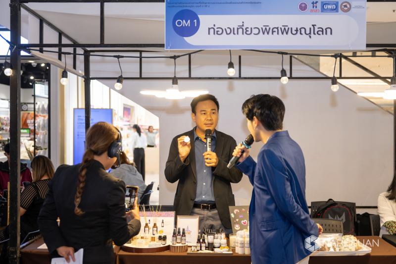 ร.ดร.จิรวัฒน์ พิระสันต์ และทีมวิจัย นำเสนอ “ผลงานวิจัยแก้ไขปัญหาความยากจนจังหวัดพิษณุโลก” ภายใต้โครงการ การศึกษาแนวทางการแก้ไขปัญหาความยากจนแบบเบ็ดเสร็จและแม่นยำภาคเหนือตอนล่าง: กรณีศึกษาจังหวัดพิษณุโลก ระยะที่ 2 ปีที่ 2 