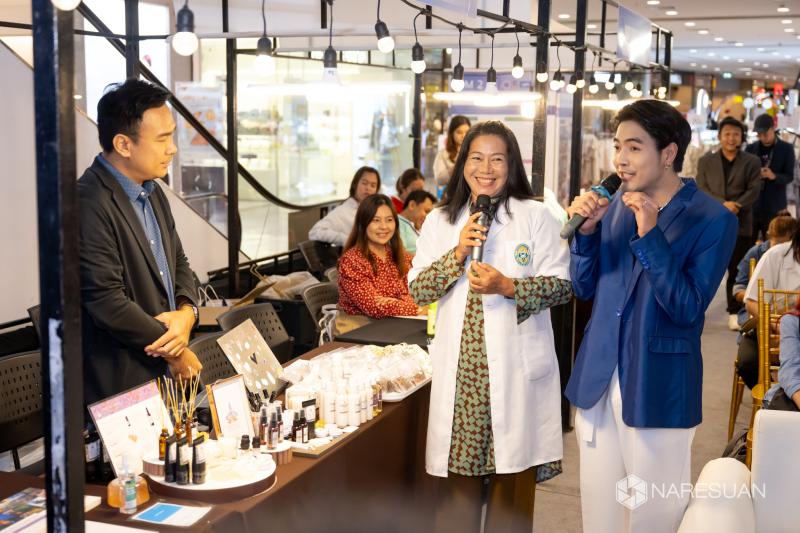 ร.ดร.จิรวัฒน์ พิระสันต์ และทีมวิจัย นำเสนอ “ผลงานวิจัยแก้ไขปัญหาความยากจนจังหวัดพิษณุโลก” ภายใต้โครงการ การศึกษาแนวทางการแก้ไขปัญหาความยากจนแบบเบ็ดเสร็จและแม่นยำภาคเหนือตอนล่าง: กรณีศึกษาจังหวัดพิษณุโลก ระยะที่ 2 ปีที่ 2 
