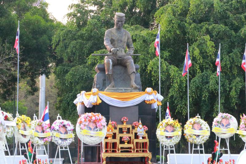 พิธีวางพวงมาลาถวายราชสักการะ วันคล้ายวันสวรรคตสมเด็จพระนเรศวรมหาราช 