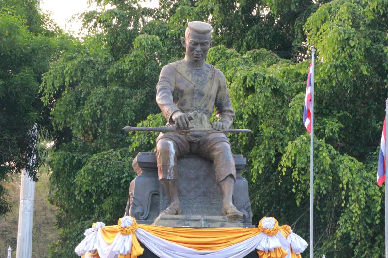 พิธีวางพวงมาลาถวายราชสักการะ วันคล้ายวันสวรรคตสมเด็จพระนเรศวรมหาราช 