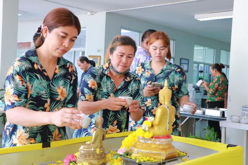 สงกรานต์ ถาปัตย์มอนอ