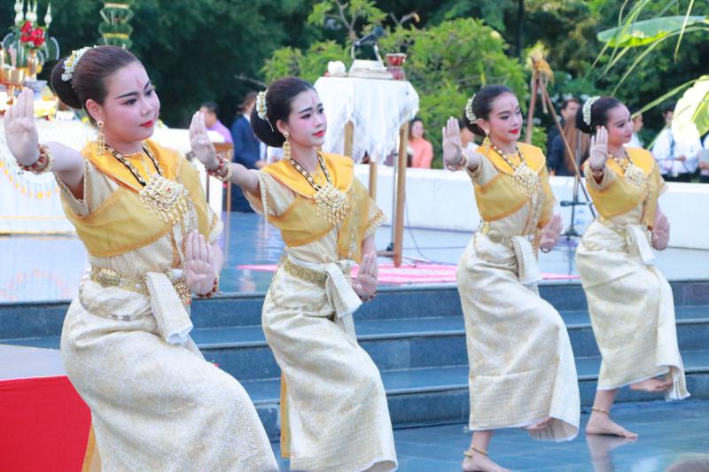 พิธีบวงสรวงดวงพระวิญญาณสมเด็จพระนเรศวรมหาราช ในโครงการ ปฐมนิเทศนิสิตใหม่ Beginning Camp ครั้งที่ 24