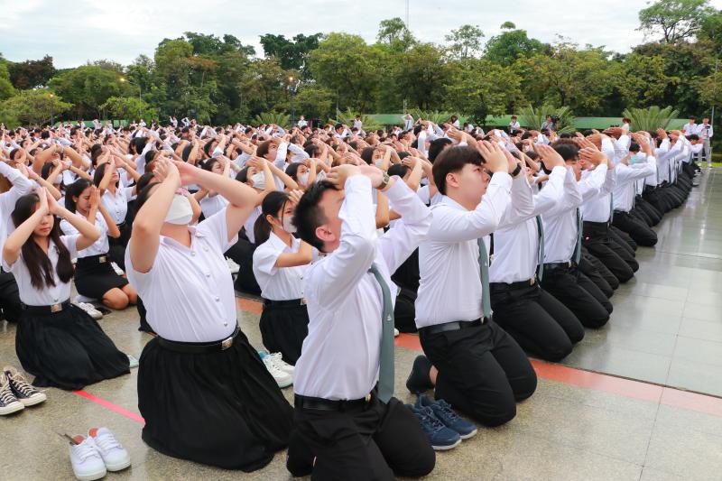 พิธีบวงสรวงดวงพระวิญญาณสมเด็จพระนเรศวรมหาราช ในโครงการ ปฐมนิเทศนิสิตใหม่ Beginning Camp ครั้งที่ 24