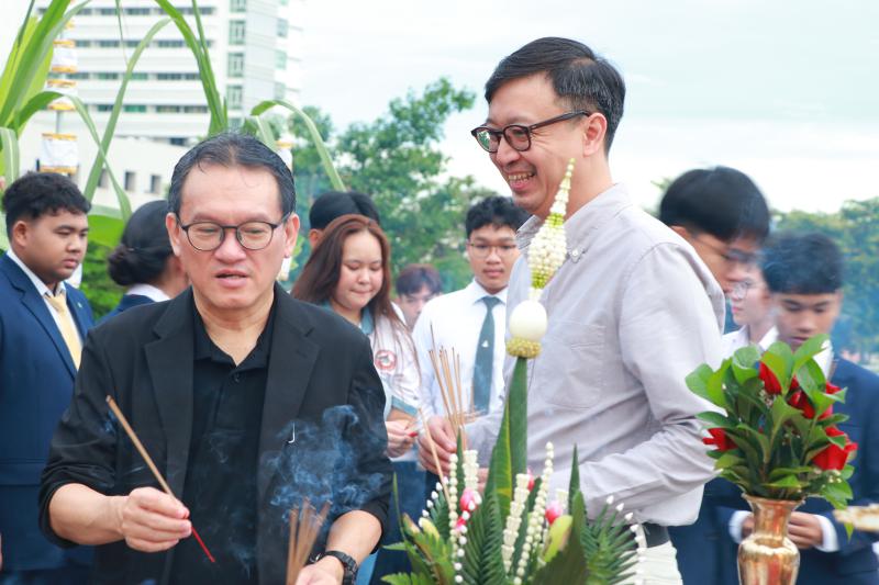 พิธีบวงสรวงดวงพระวิญญาณสมเด็จพระนเรศวรมหาราช ในโครงการ ปฐมนิเทศนิสิตใหม่ Beginning Camp ครั้งที่ 24
