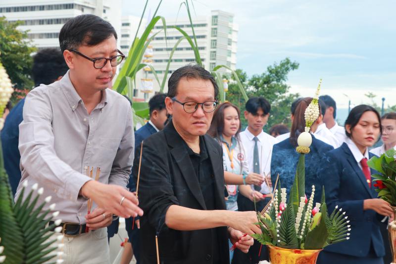 พิธีบวงสรวงดวงพระวิญญาณสมเด็จพระนเรศวรมหาราช ในโครงการ ปฐมนิเทศนิสิตใหม่ Beginning Camp ครั้งที่ 24