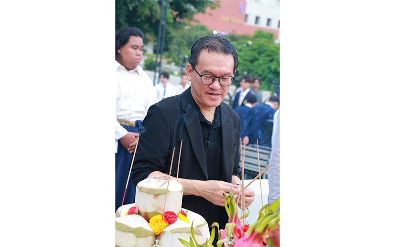 พิธีบวงสรวงดวงพระวิญญาณสมเด็จพระนเรศวรมหาราช ในโครงการ ปฐมนิเทศนิสิตใหม่ Beginning Camp ครั้งที่ 24