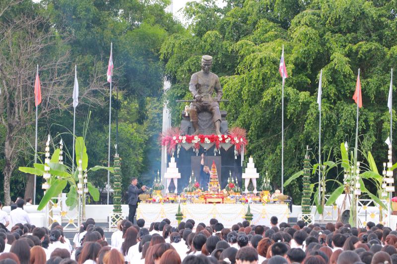 พิธีบวงสรวงดวงพระวิญญาณสมเด็จพระนเรศวรมหาราช ในโครงการ ปฐมนิเทศนิสิตใหม่ Beginning Camp ครั้งที่ 24