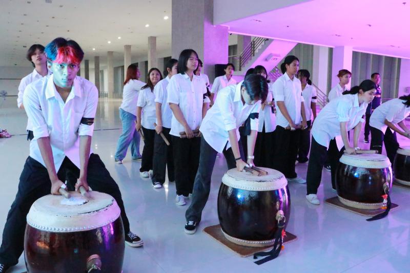 พิธีรับน้องเข้าวัง มหาวิทยาลัยนเรศวร 2568  โครงการปฐมนิเทศนิสิตใหม่ 2568 