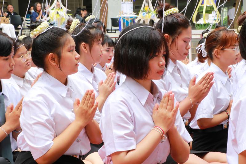 พิธีไหว้ครูและครอบครูประจําปีการศึกษา 2568