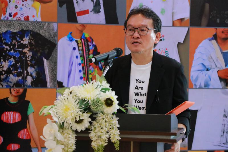 นิทรรศการ “คนละ T Shirt Art Exhibition : ศิลปะบนเสื้อ