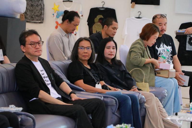นิทรรศการ “คนละ T Shirt Art Exhibition : ศิลปะบนเสื้อ