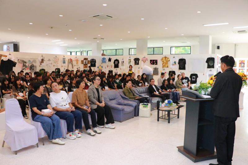 นิทรรศการ “คนละ T Shirt Art Exhibition : ศิลปะบนเสื้อ