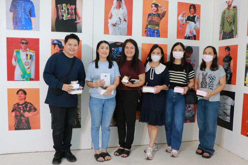 นิทรรศการ “คนละ T Shirt Art Exhibition : ศิลปะบนเสื้อ