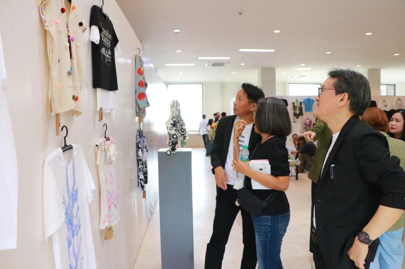 นิทรรศการ “คนละ T Shirt Art Exhibition : ศิลปะบนเสื้อ