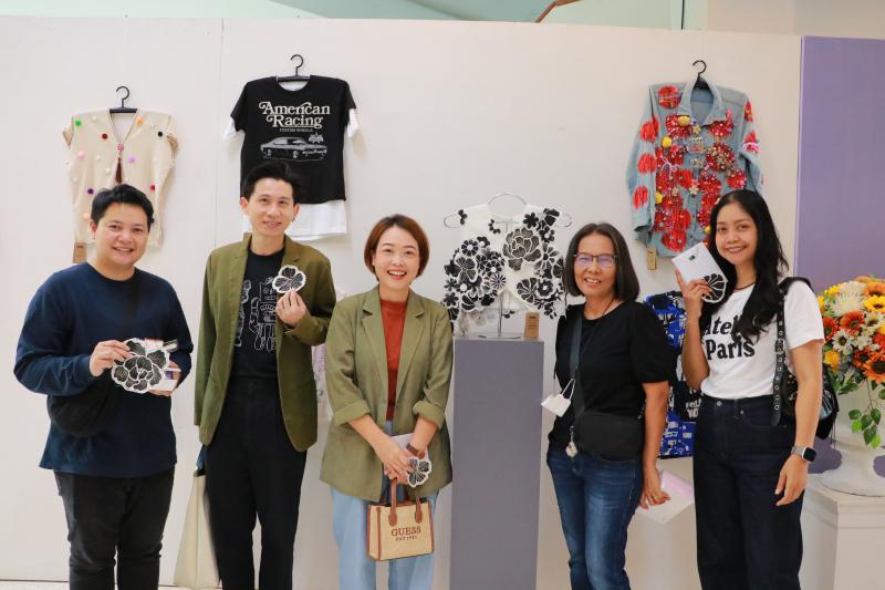 นิทรรศการ “คนละ T Shirt Art Exhibition : ศิลปะบนเสื้อ