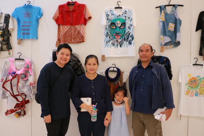 นิทรรศการ “คนละ T Shirt Art Exhibition : ศิลปะบนเสื้อ