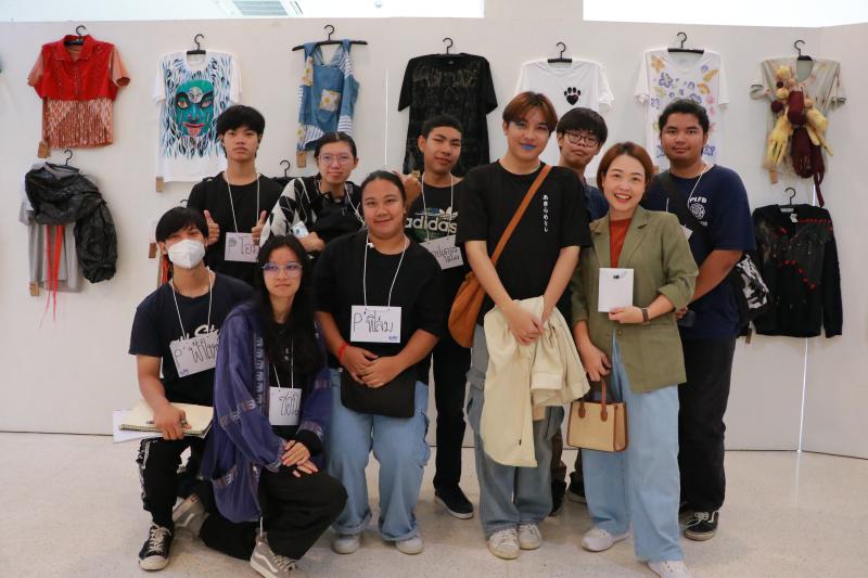 นิทรรศการ “คนละ T Shirt Art Exhibition : ศิลปะบนเสื้อ
