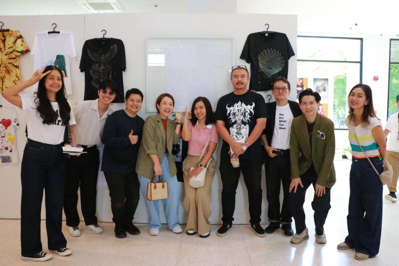 นิทรรศการ “คนละ T Shirt Art Exhibition : ศิลปะบนเสื้อ