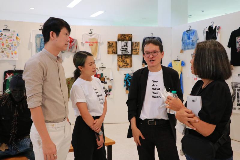 นิทรรศการ “คนละ T Shirt Art Exhibition : ศิลปะบนเสื้อ