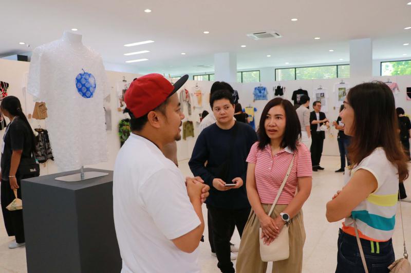นิทรรศการ “คนละ T Shirt Art Exhibition : ศิลปะบนเสื้อ