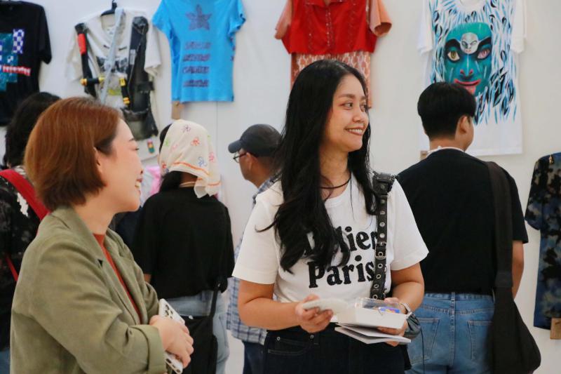 นิทรรศการ “คนละ T Shirt Art Exhibition : ศิลปะบนเสื้อ