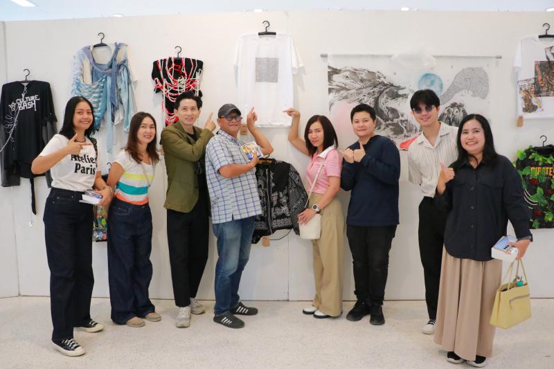 นิทรรศการ “คนละ T Shirt Art Exhibition : ศิลปะบนเสื้อ