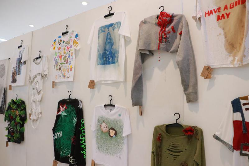 นิทรรศการ “คนละ T Shirt Art Exhibition : ศิลปะบนเสื้อ