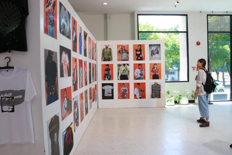 นิทรรศการ “คนละ T Shirt Art Exhibition : ศิลปะบนเสื้อ