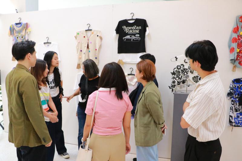 นิทรรศการ “คนละ T Shirt Art Exhibition : ศิลปะบนเสื้อ